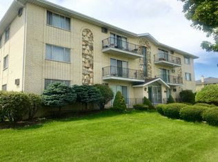 5825 W 103rd St APT 2NW, Oak Lawn, IL 60453