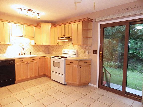 4th image of 11839 Charlemagne Dr