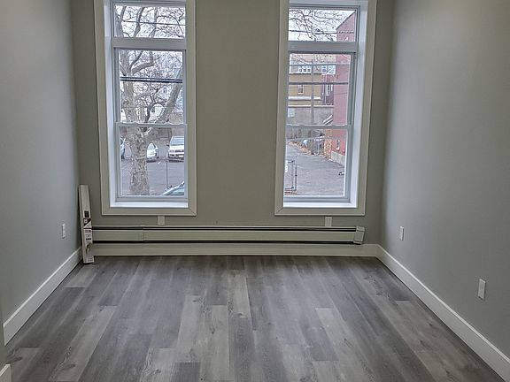 4th image of 372 Forrest St #2Q