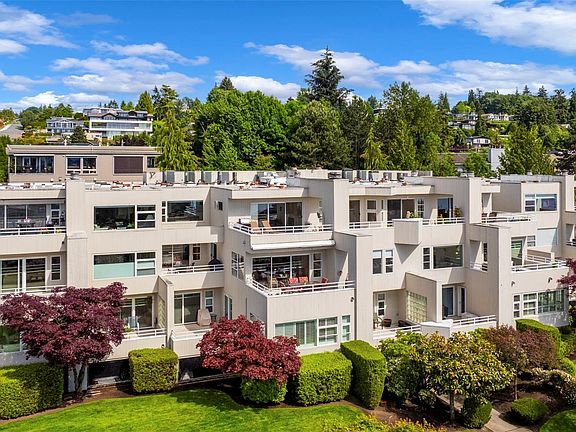 3rd image of 10115 NE 62nd Street #301