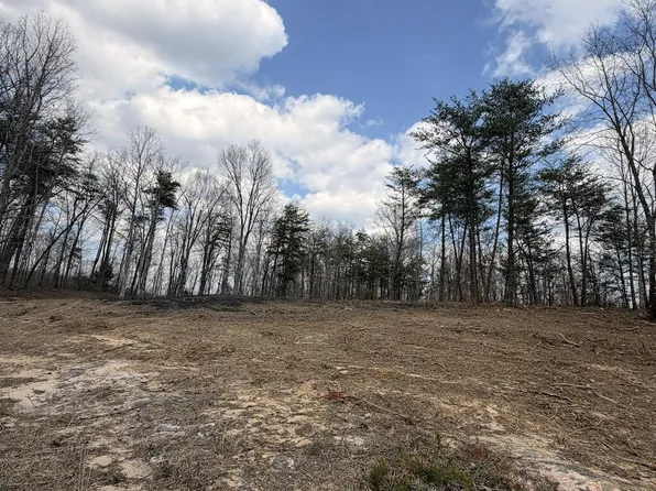 3 Claysville Rd, Crossville, TN 38571