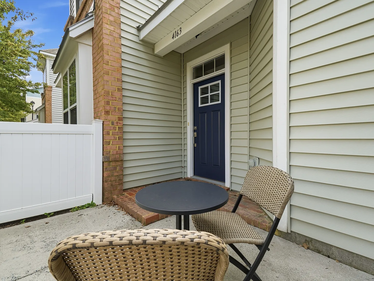 2 bed, 1203 sqft, $2,450 — Photo 3