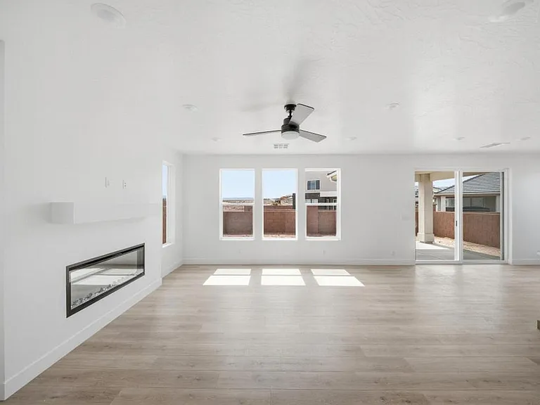 946 E Malibu Ln — Photo 6