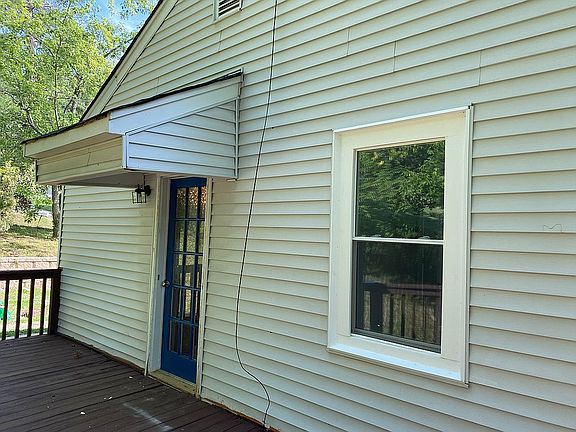 Side kitchen door and deck