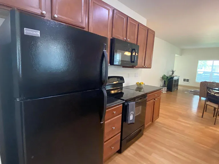 301 Edwards St — Photo 6