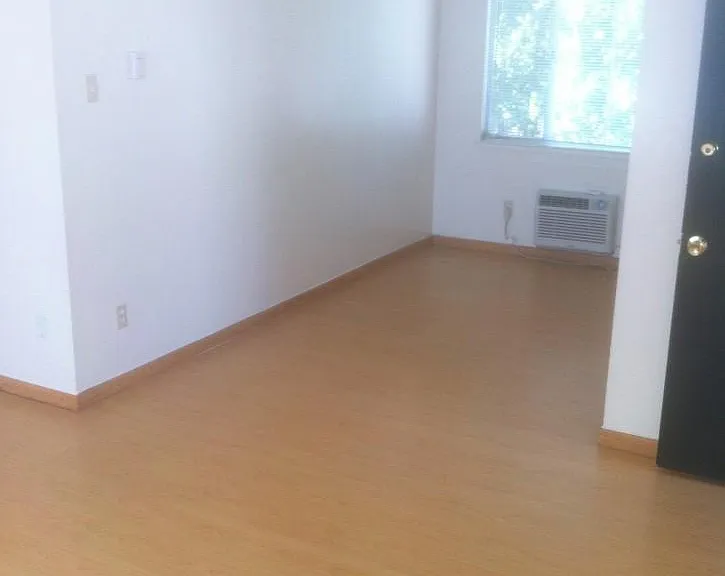 1729 G St #3 — Photo 3