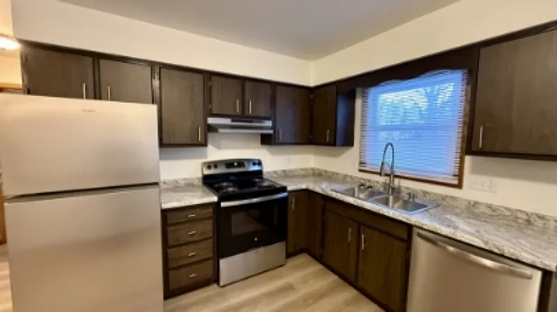 2 bed, 1.0 bath, $1,299 — Photo 3