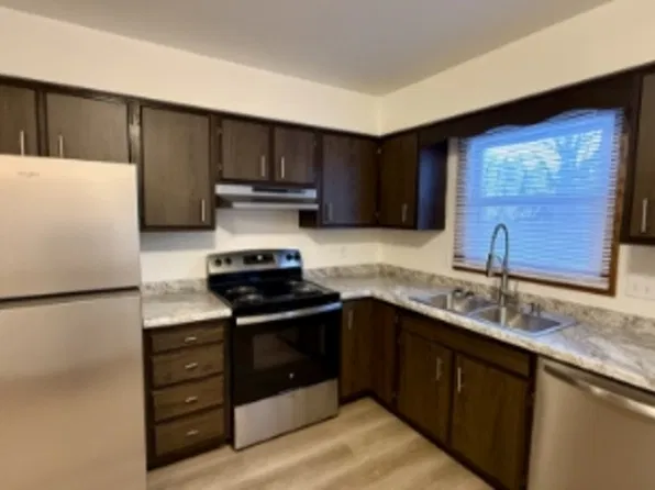 2010-2012 Parkside Dr #2010, Oshkosh, WI 54901
