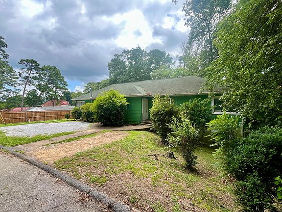 3rd image of 107 Hollyberry Ln