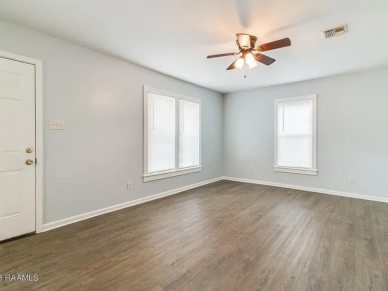 402 Sunset Dr — Photo 5