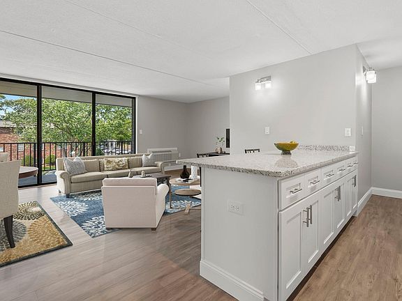3rd image of 15 Skyline Dr APT 6