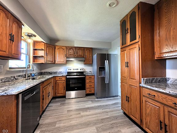 3rd image of 714 Spring Valley Ct