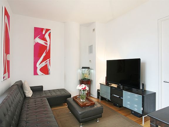 3rd image of 2728 Thomson Ave Unit 346