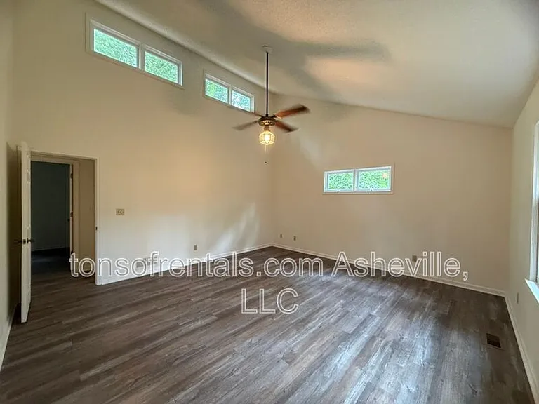 327 Winding Way Ln — Photo 13