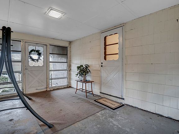 24 East Pratte Avenue