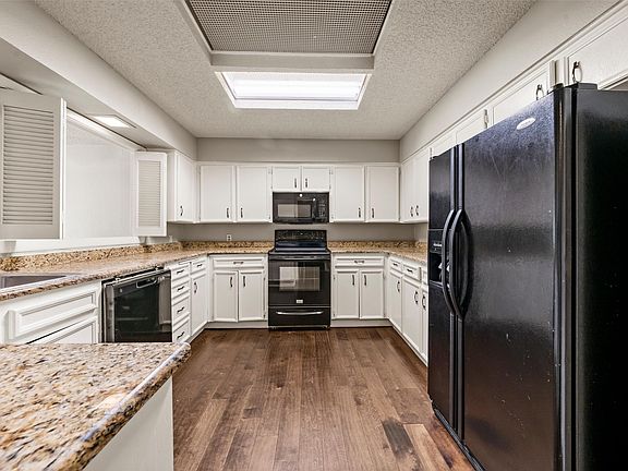 5th image of 2812 Stewart Dr