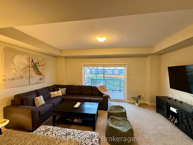 897 Robert Ferrie Dr — Photo 3