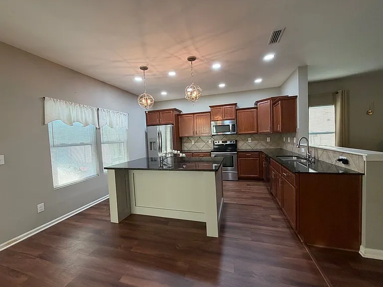 6079 Shamrock Green Dr — Photo 12