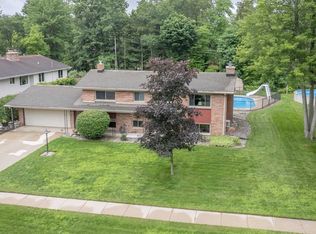 5901 Swede Ave, Midland, MI 48642