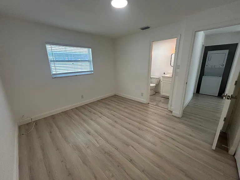 636 Lake Palms Dr #B — Photo 14