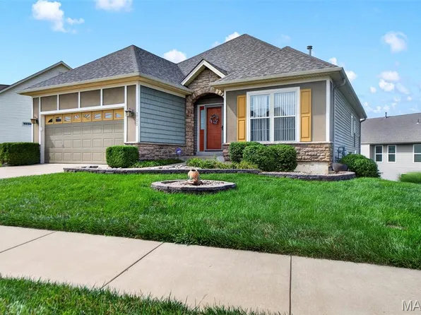 1711 Prospect Village Dr, Lake Saint Louis, MO 63367