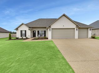 313 Strawberry Ridge Dr, Medina, TN 38355