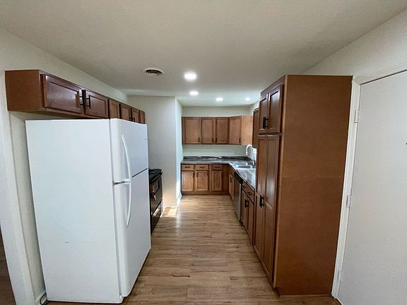 5th image of 501 Mary St