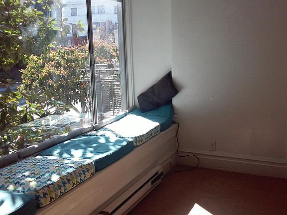 2nd image of 903 Ashbury St #U5