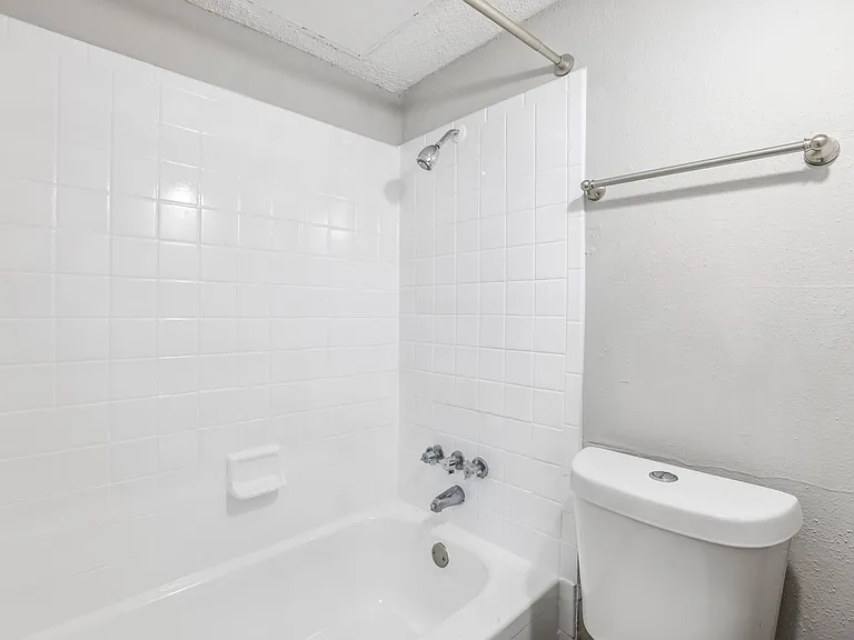 Lamar Place Apartments — Photo 86