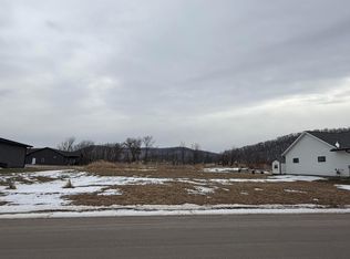 805 Bridle Ln, La Crescent, MN 55947