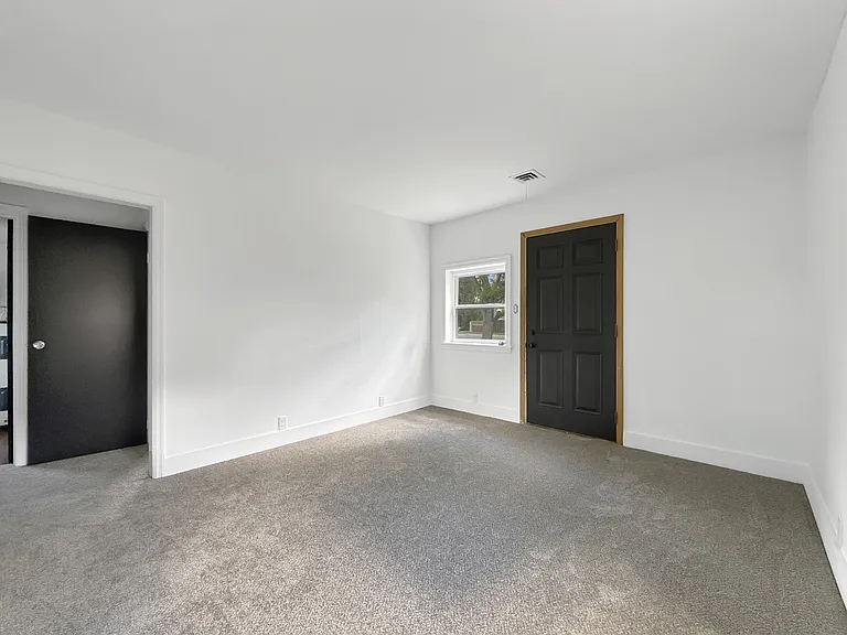 3044 Hickory Grove Ave — Photo 4