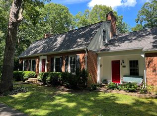 101 Hampton Dr, Fredericksburg, VA 22405