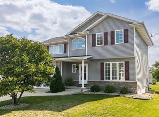935 71st St NE, Cedar Rapids, IA 52402
