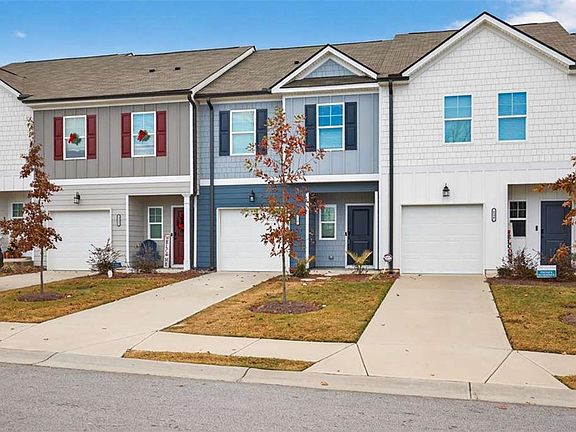 3rd image of 228 Buckingham Ln