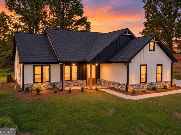 373 Stonington Dr, Mount Airy, GA 30563