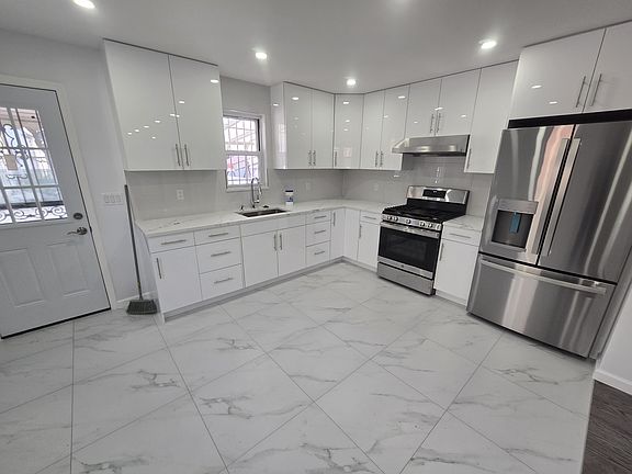 3rd image of 20230 47th Ave