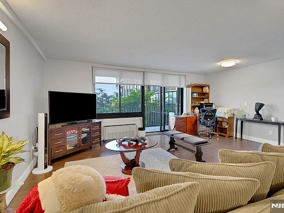 4th image of 200 Winston Dr APT 106