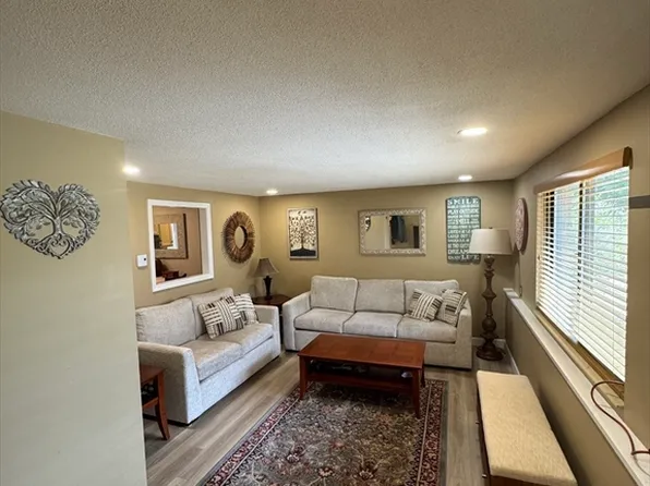 8 Royal Dane Dr APT 70, Marshfield, MA 02050