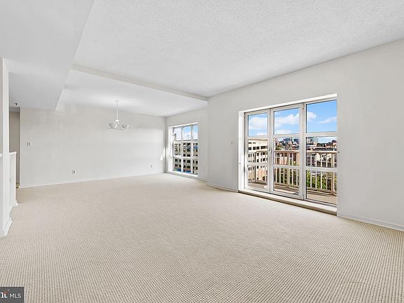 4th image of 250 S President St #307
