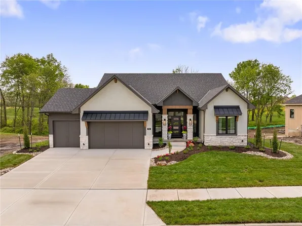 701 Hampstead Dr, Raymore, MO 64083