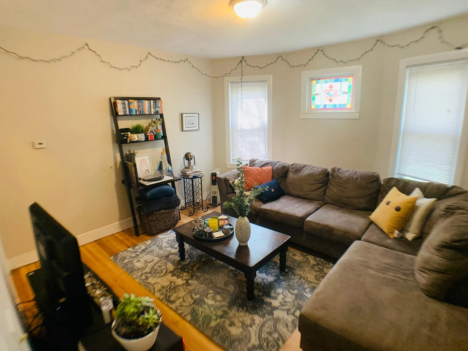 3 bed, 1300 sqft, $3,100 — Photo 1