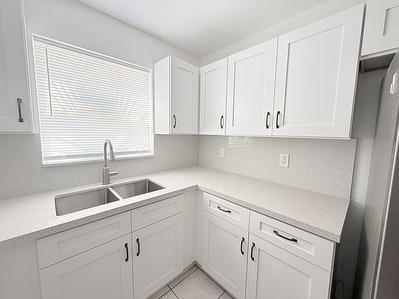 5th image of 2645 SW 28th Ct