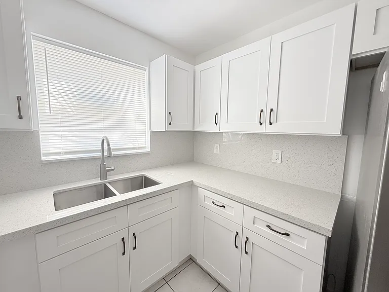 2645 SW 28th Ct — Photo 5