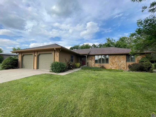 2140 SW Arvonia Pl, Topeka, KS 66614