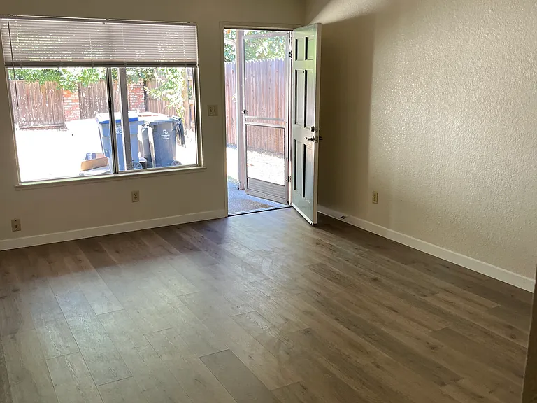 1809 Monarch Ln — Photo 7