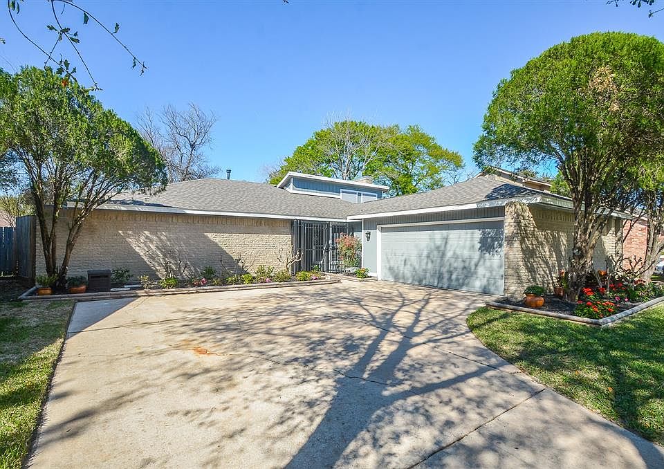 1st image of 21334 Park Mount Dr