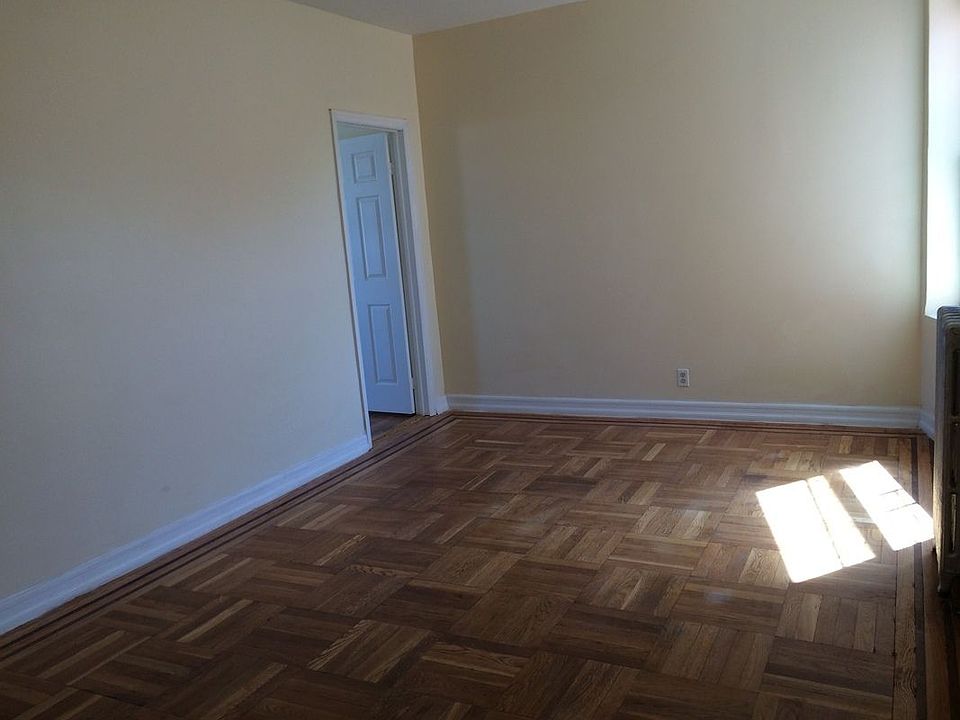 2nd image of 3520 108th St APT 4B