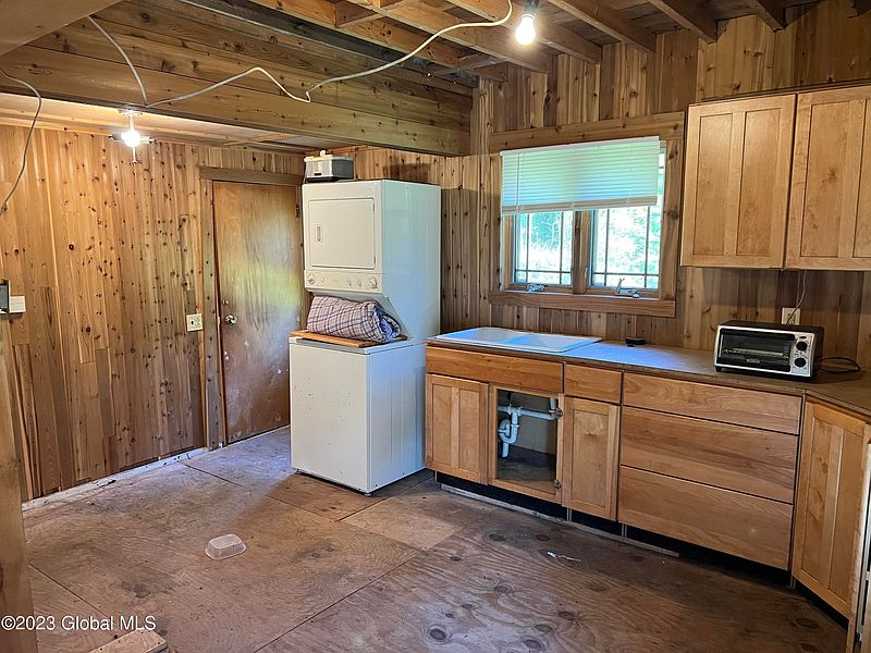 5th image of 260 Barlow Road