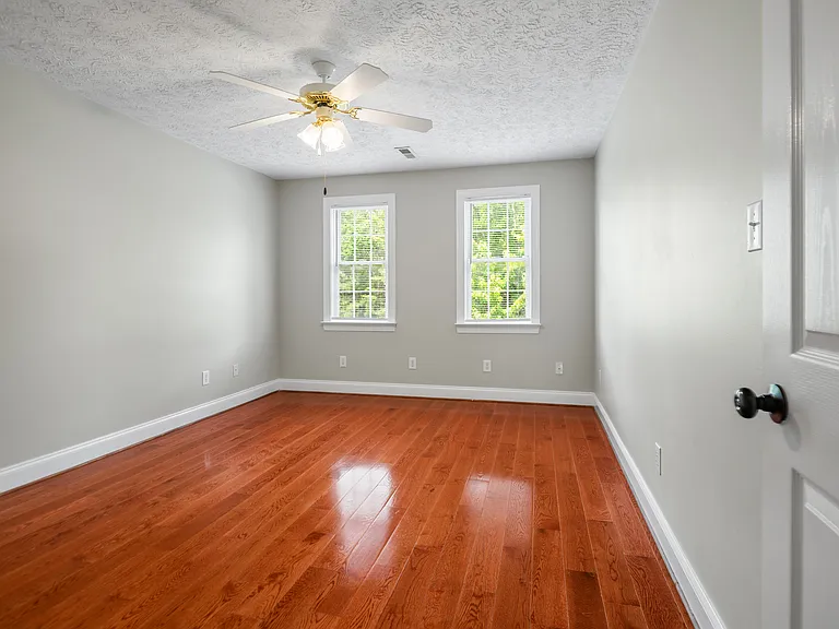 619 Greyshire Dr — Photo 35