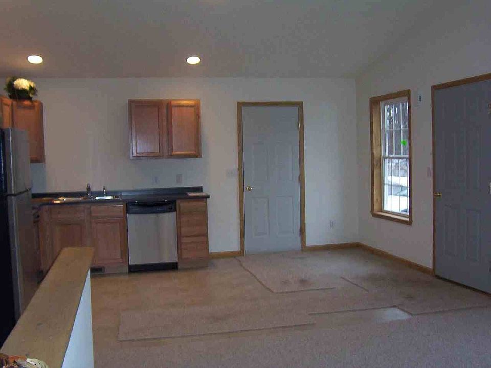 2nd image of 16 Cloverleaf Dr